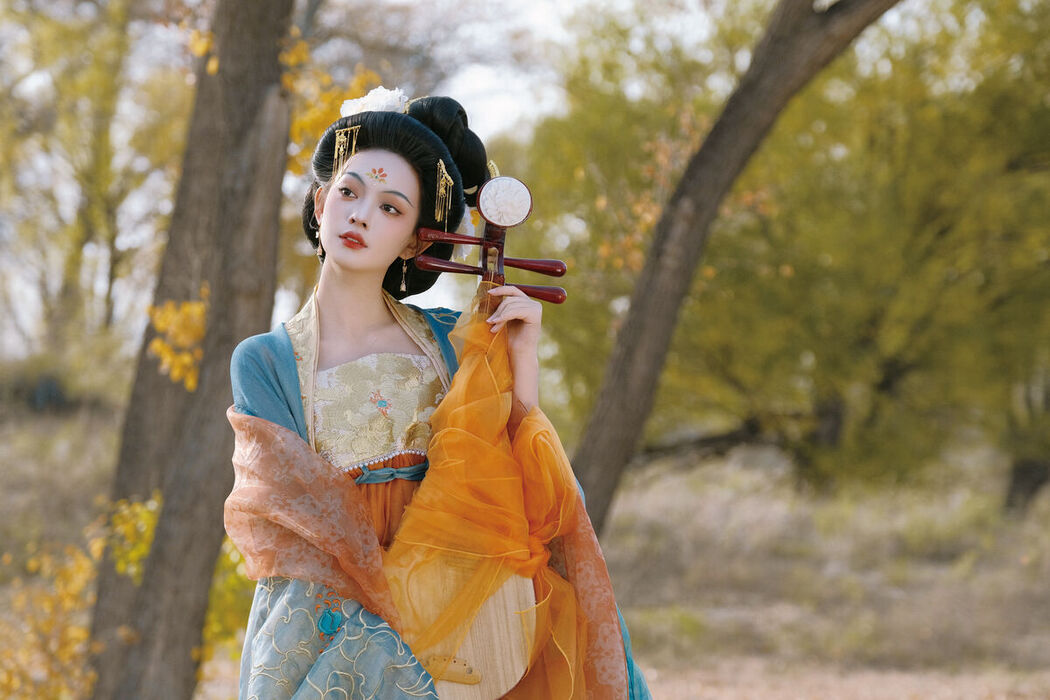 YiTuYu艺图语 Vol.8070 秋秋 (23P)