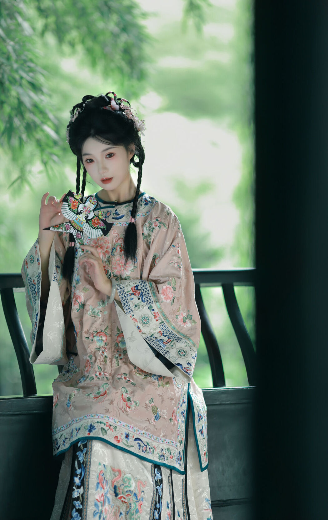 YiTuYu艺图语 Vol.8097 秋子梨 (22P)