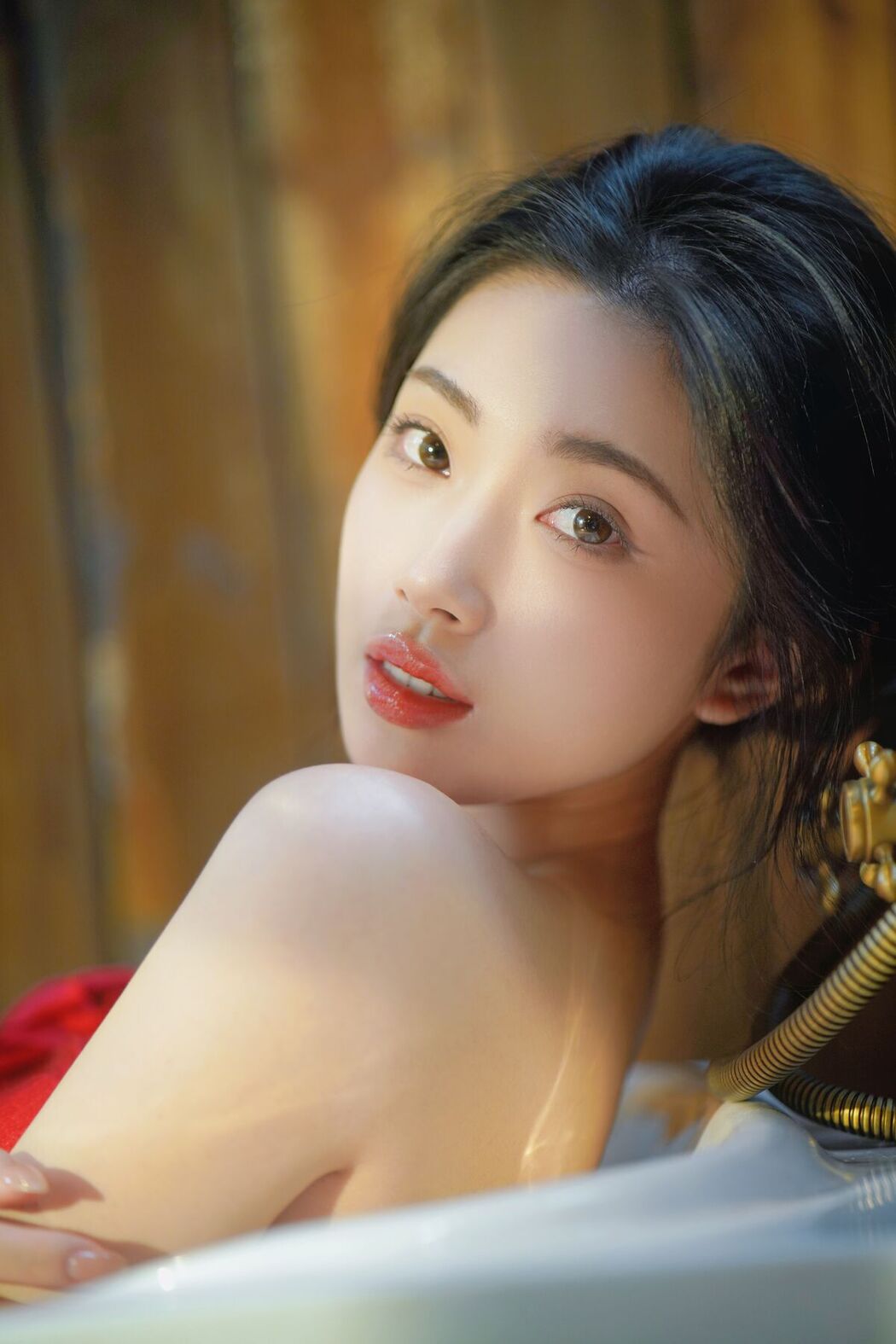 YiTuYu艺图语 Vol.8118 Liya (34P)