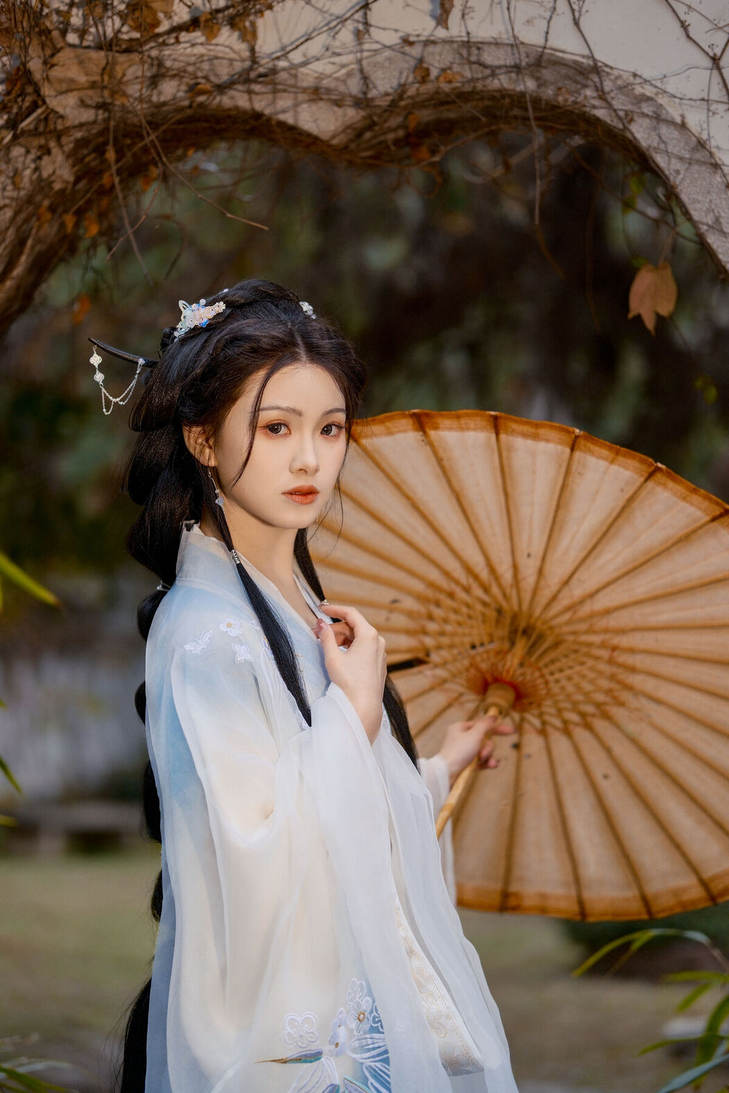 YiTuYu艺图语 Vol.8083 悦璃 (24P)
