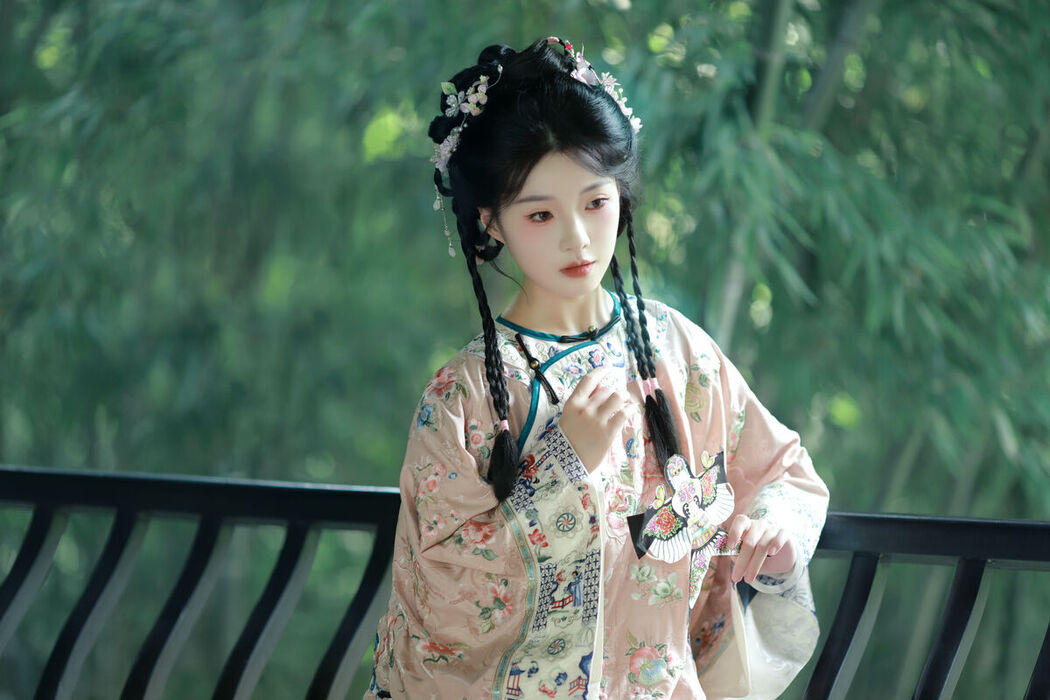 YiTuYu艺图语 Vol.8097 秋子梨 (22P)