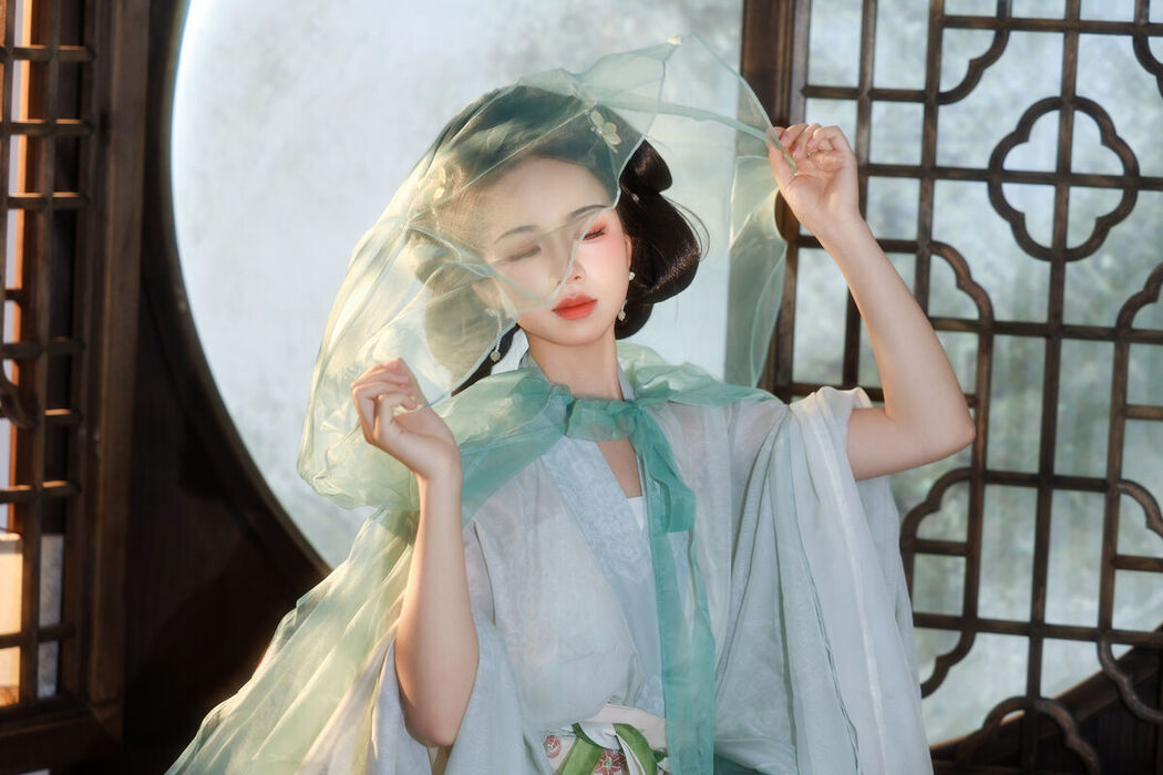 YiTuYu艺图语 Vol.8077 小杜同学 (30P)