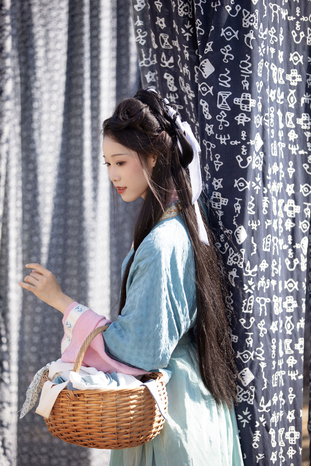 YiTuYu艺图语 Vol.8088 苗子 (24P)