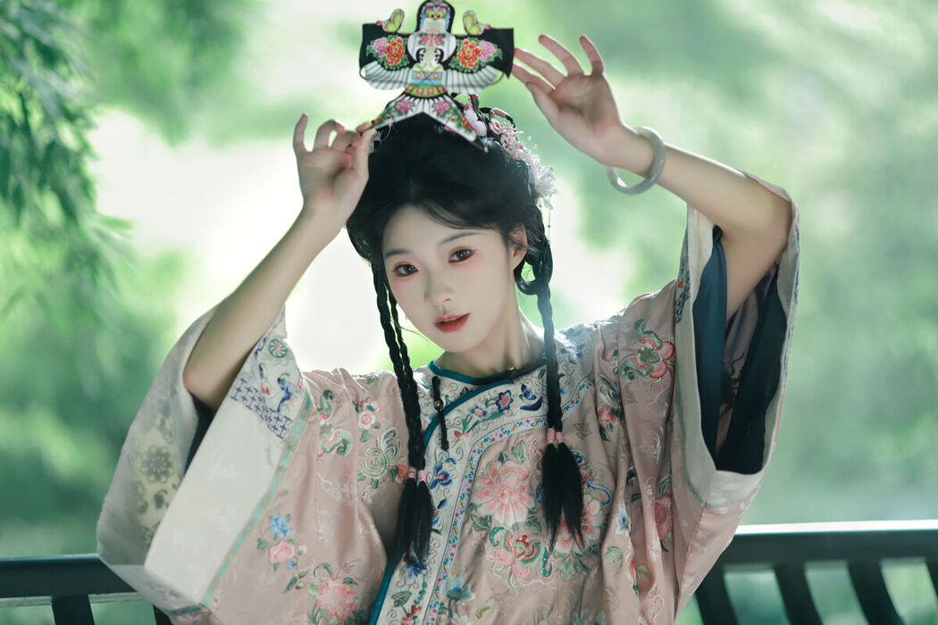 YiTuYu艺图语 Vol.8097 秋子梨 (22P)