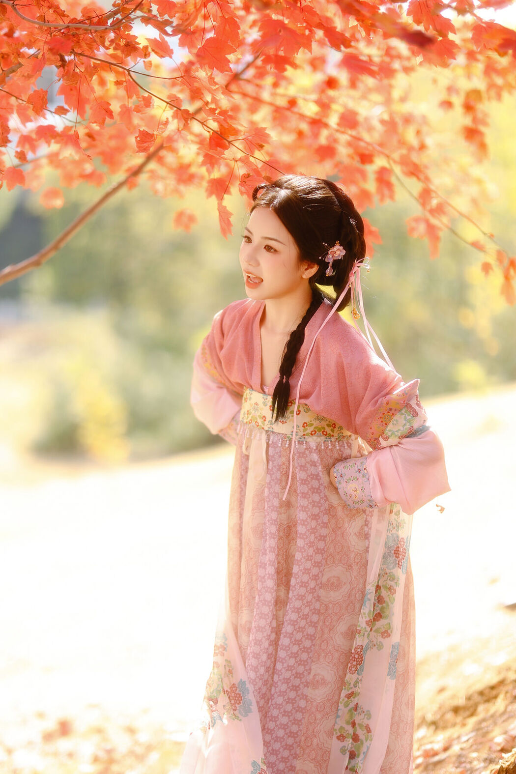 YiTuYu艺图语 Vol.8065 小杜同学 (26P)
