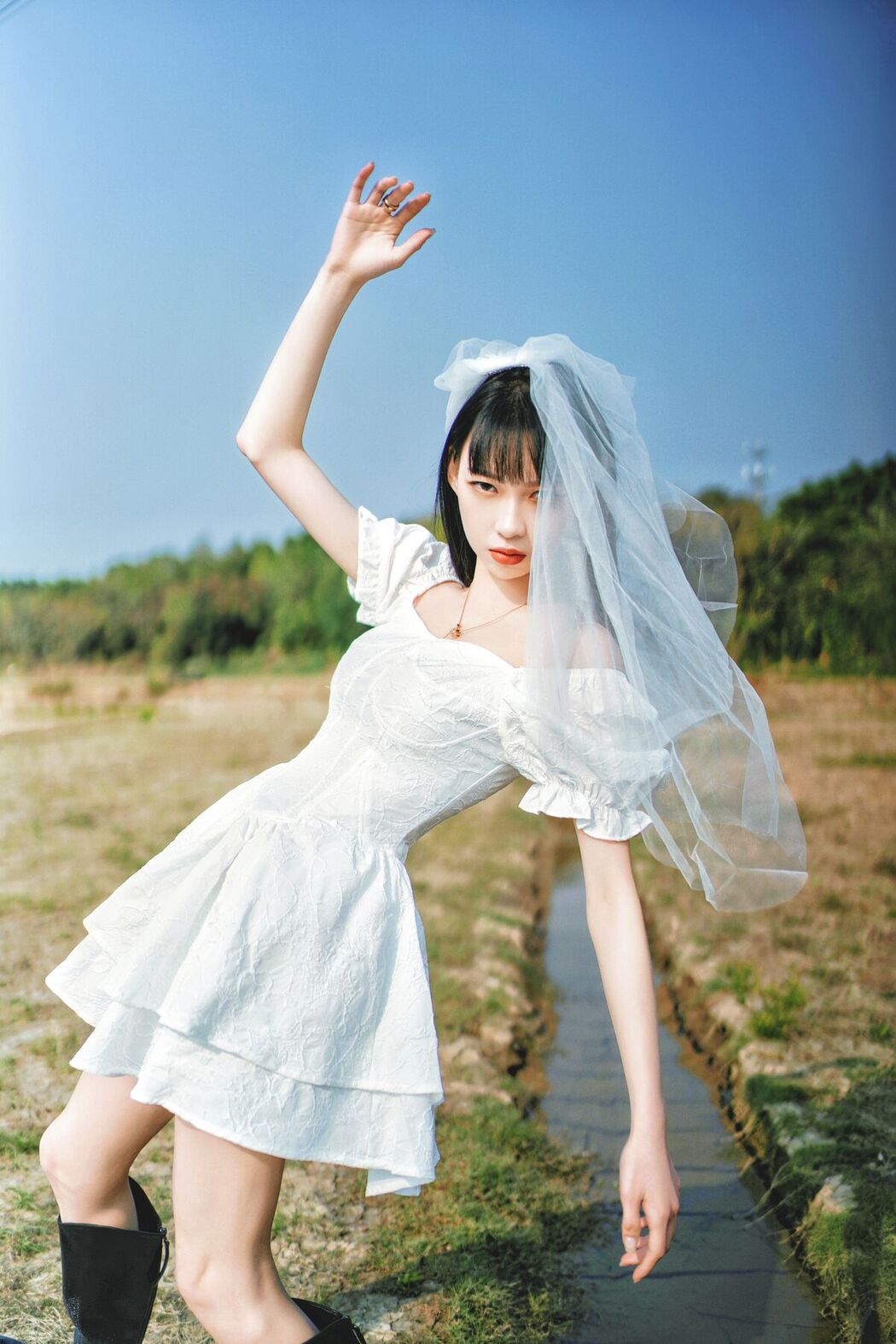 YiTuYu艺图语 Vol.8075 大何 (27P)