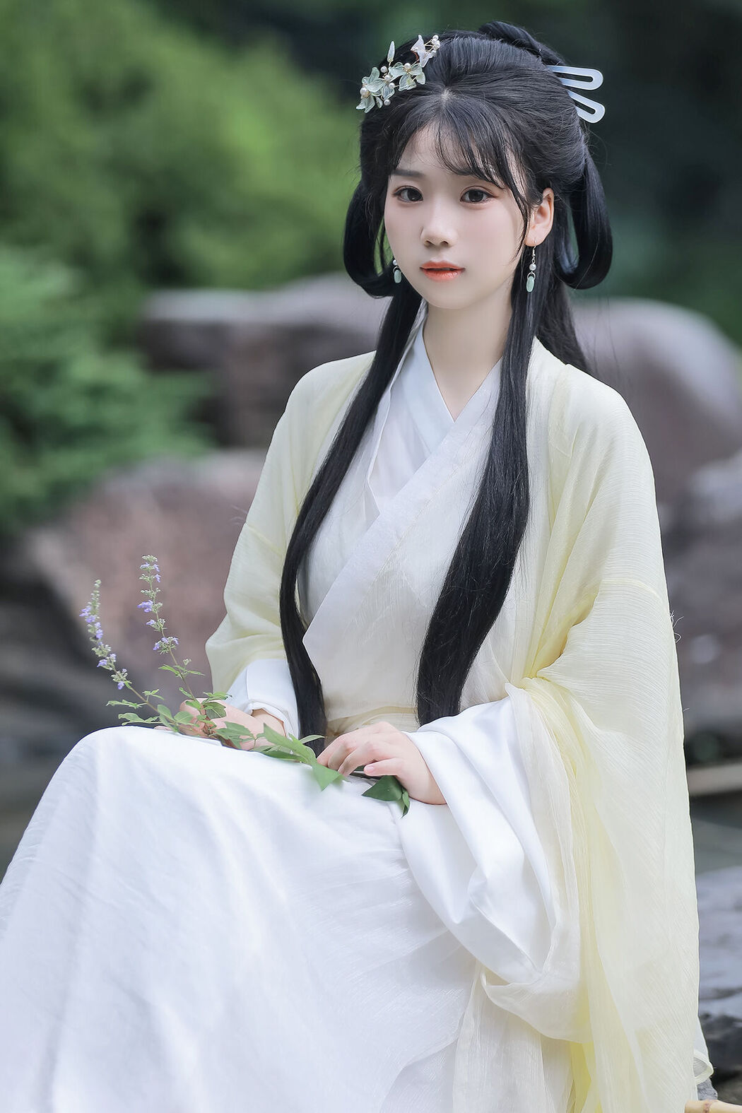 YiTuYu艺图语 Vol.8062 周周Ay (24P) Cover Photo