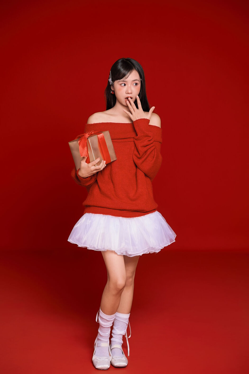 YiTuYu艺图语 Vol.8117 是三金呀 (29P)