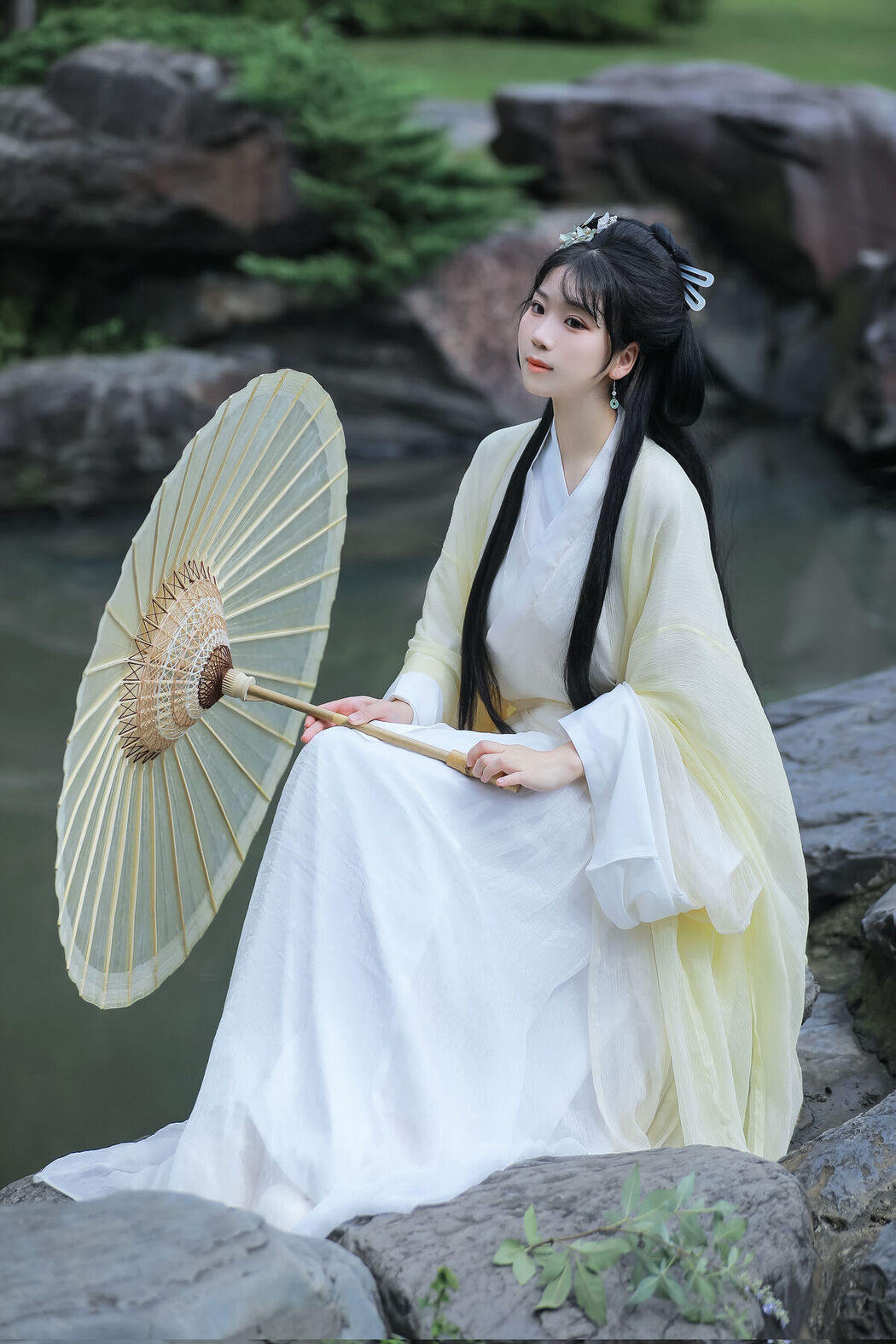 YiTuYu艺图语 Vol.8062 周周Ay (24P)