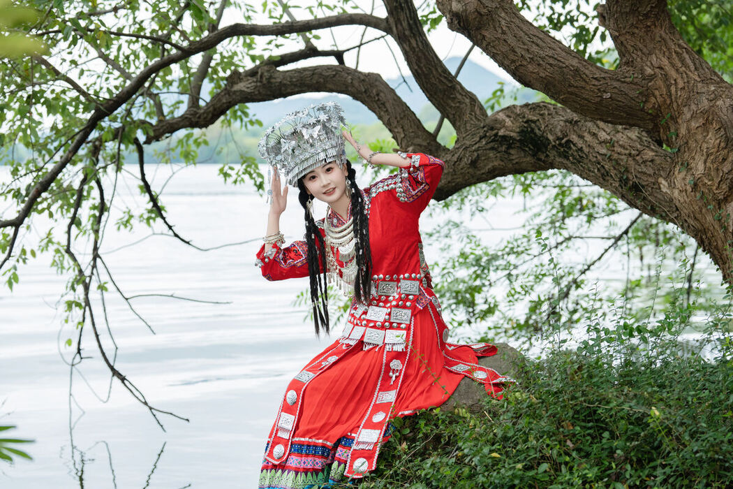 YiTuYu艺图语 Vol.8063 湫一只岁岁 (24P)