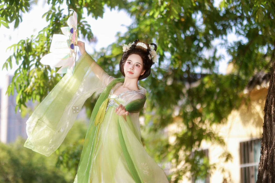 YiTuYu艺图语 Vol.8102 小杜同学 (27P)