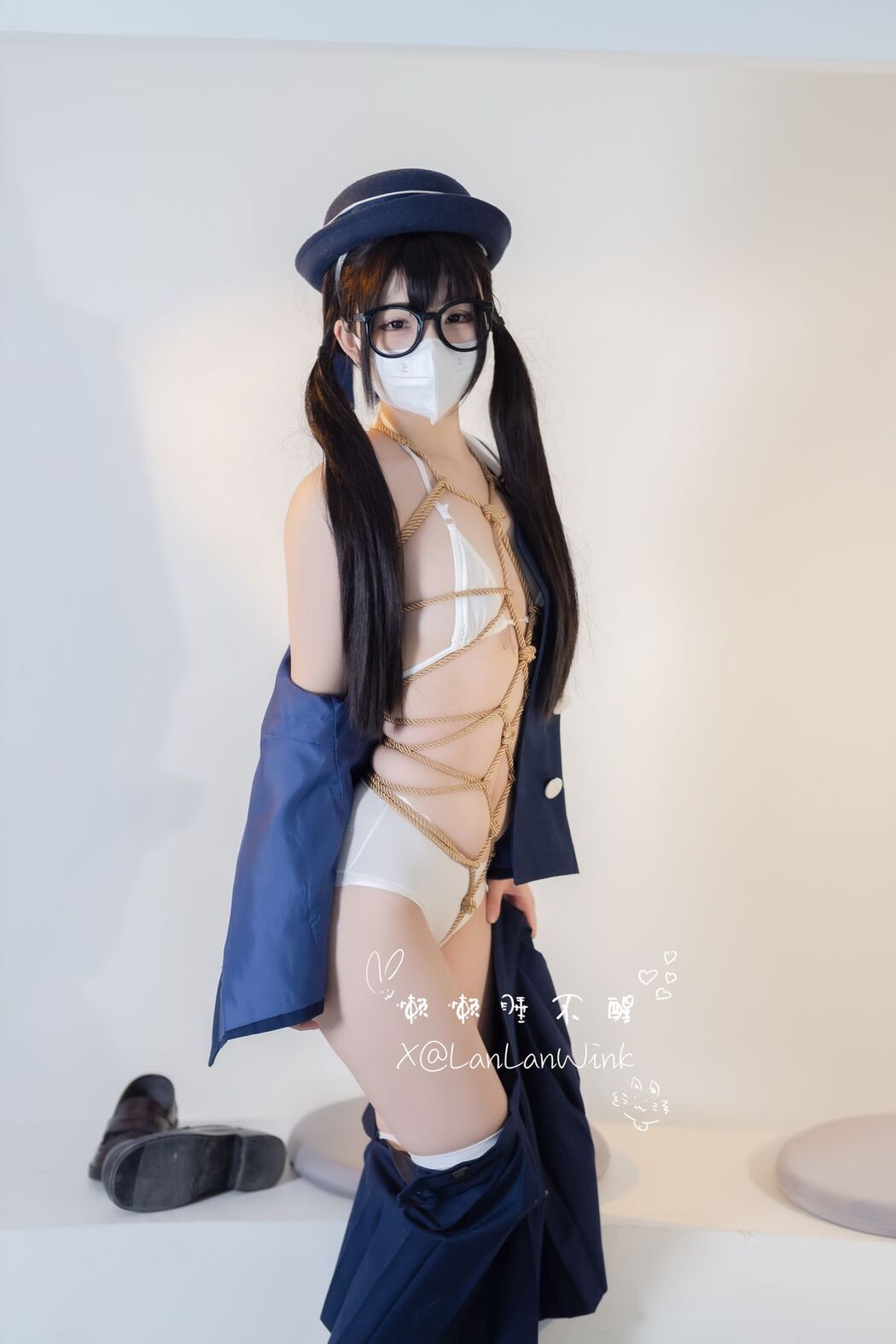 Coser@懒懒睡不醒 – 合法萝莉美少女捆绑白丝jk (41P – 2V)