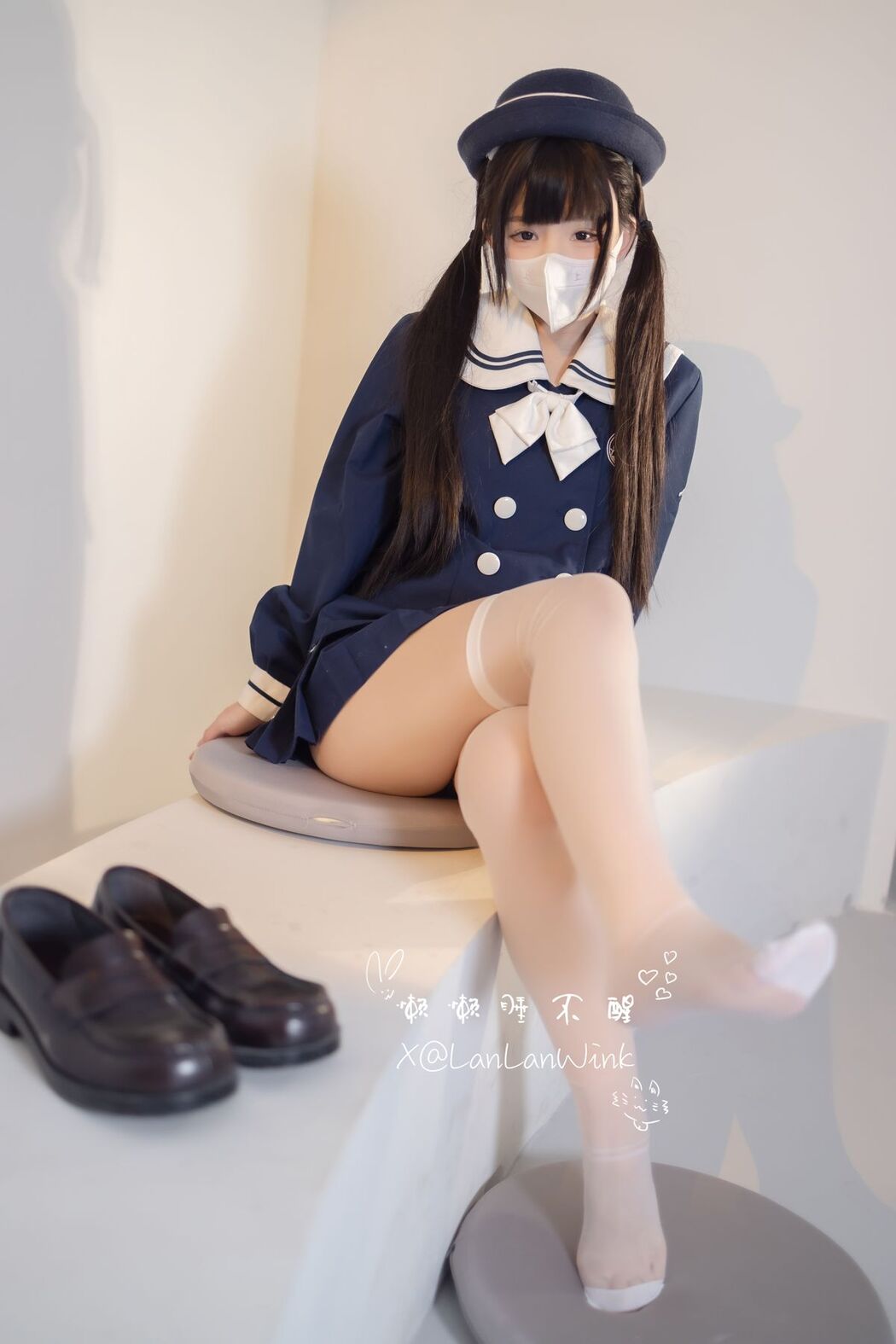 Coser@懒懒睡不醒 – 合法萝莉美少女捆绑白丝jk (41P – 2V)