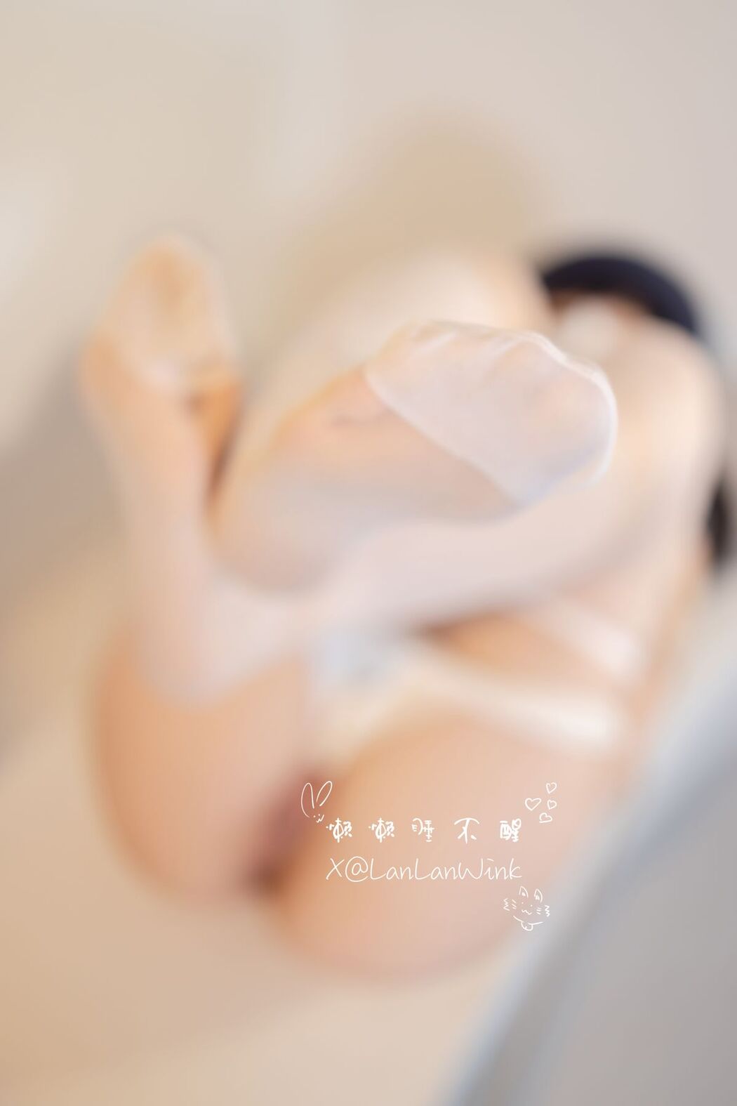 Coser@懒懒睡不醒 – 合法萝莉美少女捆绑白丝jk (41P – 2V)