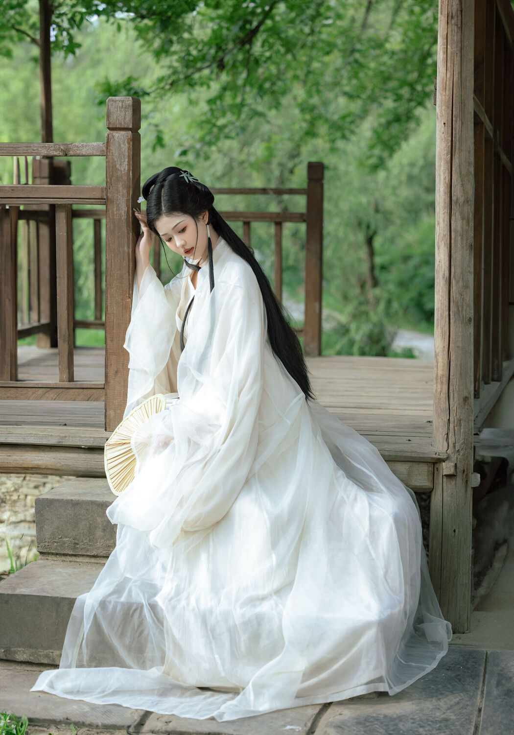 YiTuYu艺图语 Vol.8137 若韵 (17P)