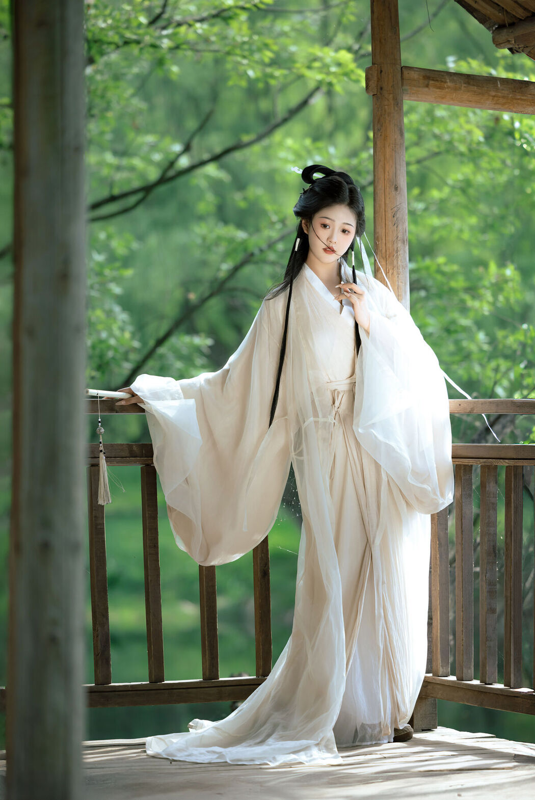 YiTuYu艺图语 Vol.8137 若韵 (17P)