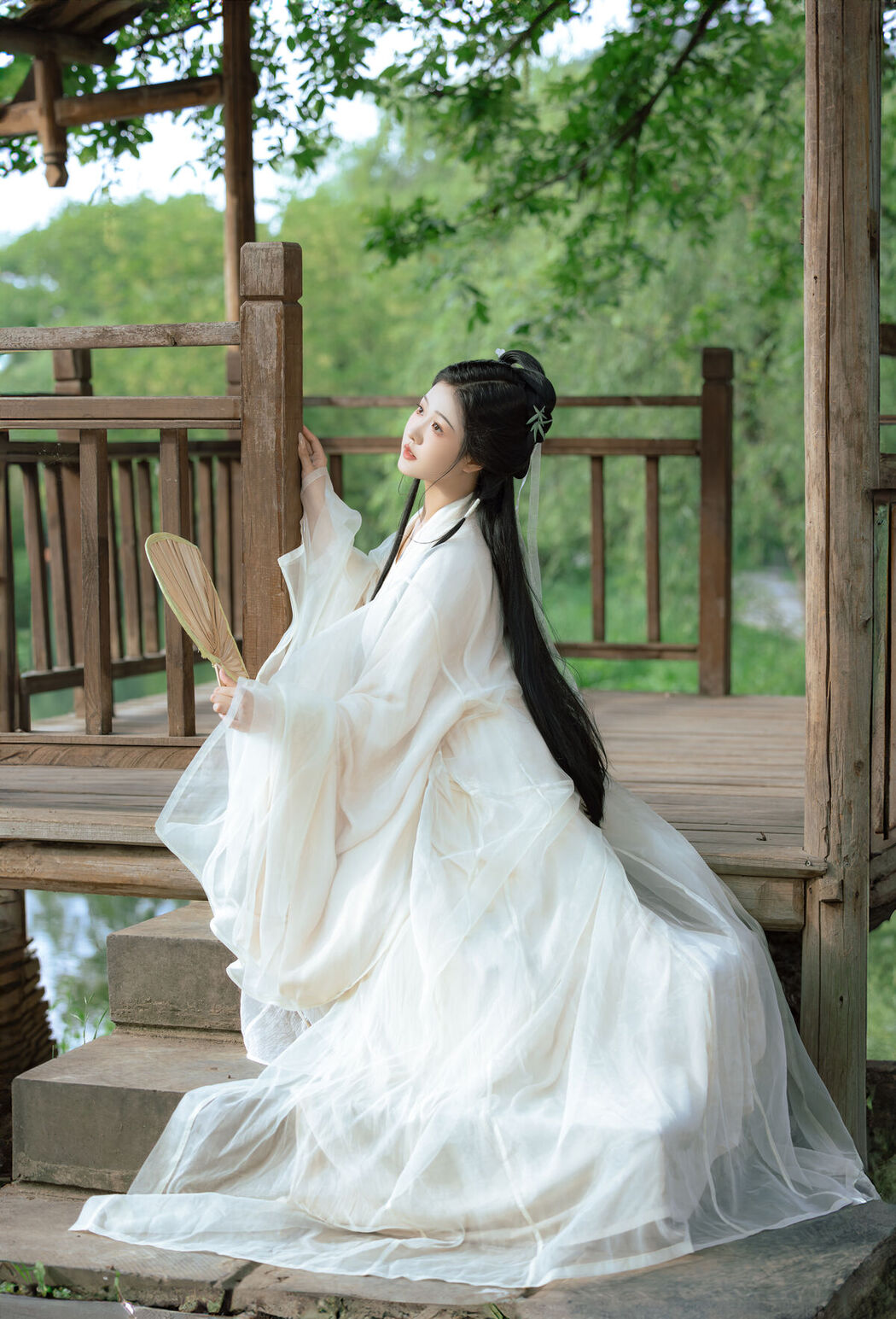 YiTuYu艺图语 Vol.8137 若韵 (17P)
