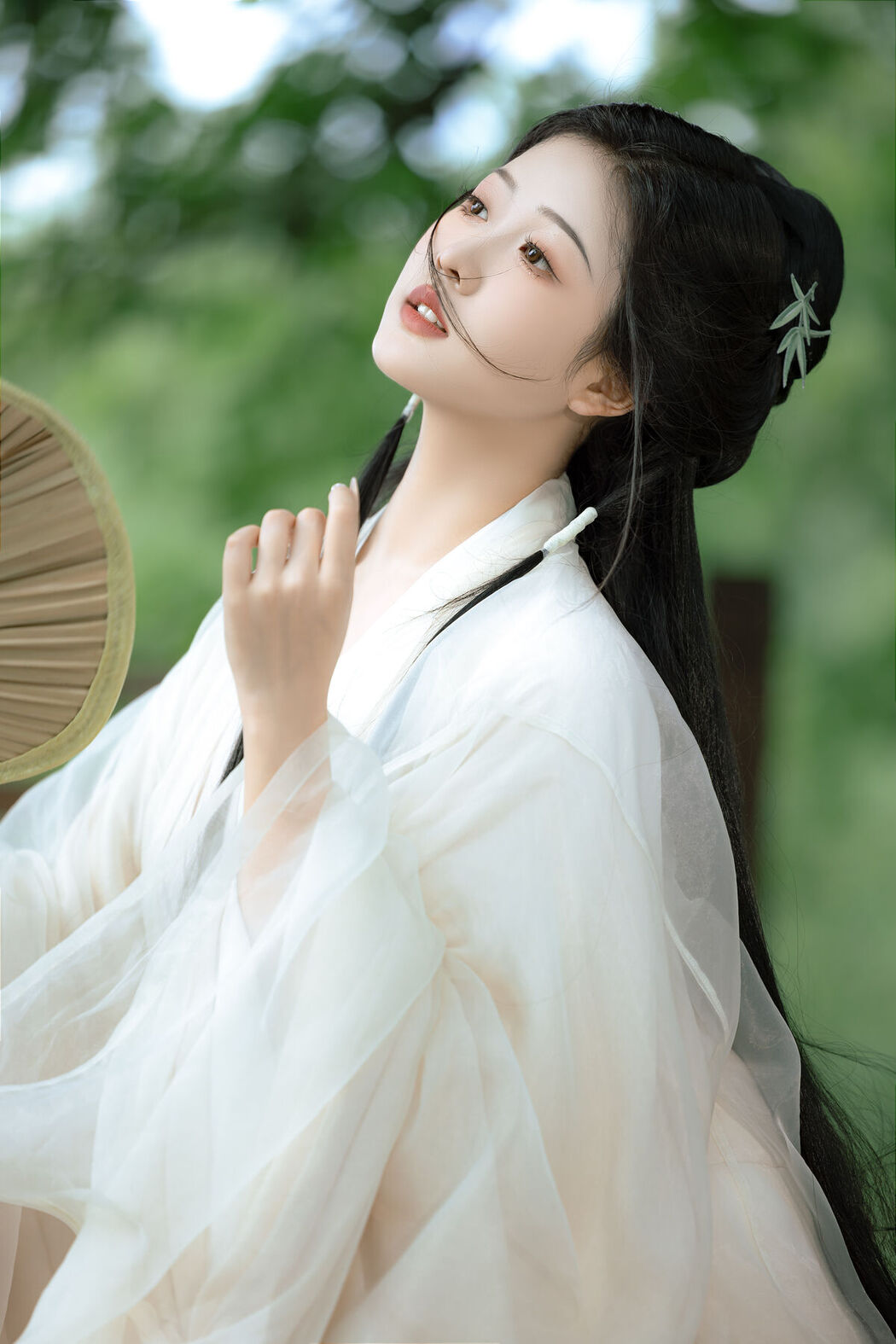 YiTuYu艺图语 Vol.8137 若韵 (17P)