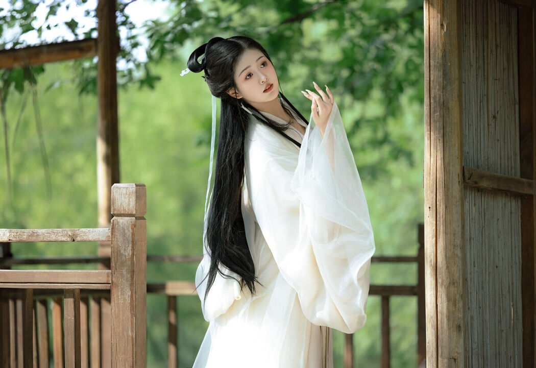 YiTuYu艺图语 Vol.8137 若韵 (17P)