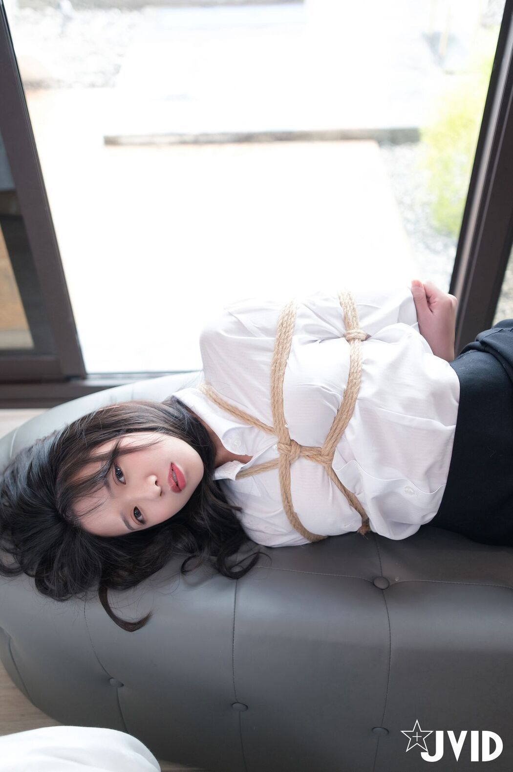 JVID Jia Jia Miao 加加喵 Jamie – 繩縛助理の面試調教 開腿緊縛の強制潮吹 Part01 (49P – 1V)