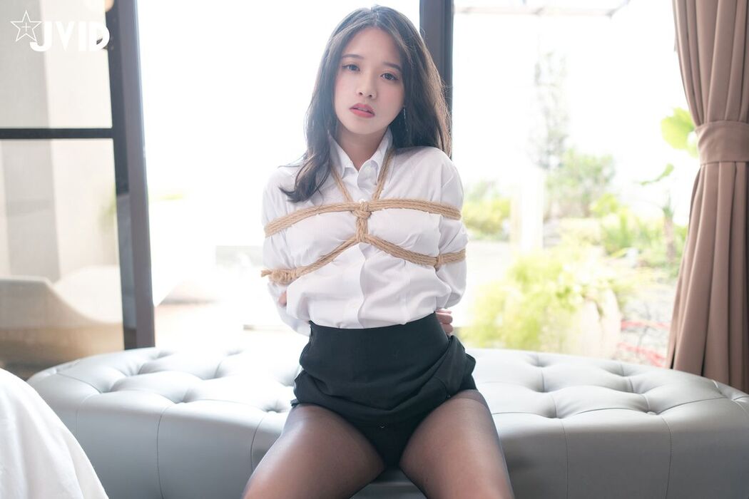 JVID Jia Jia Miao 加加喵 Jamie – 繩縛助理の面試調教 開腿緊縛の強制潮吹 Part01 (49P – 1V)