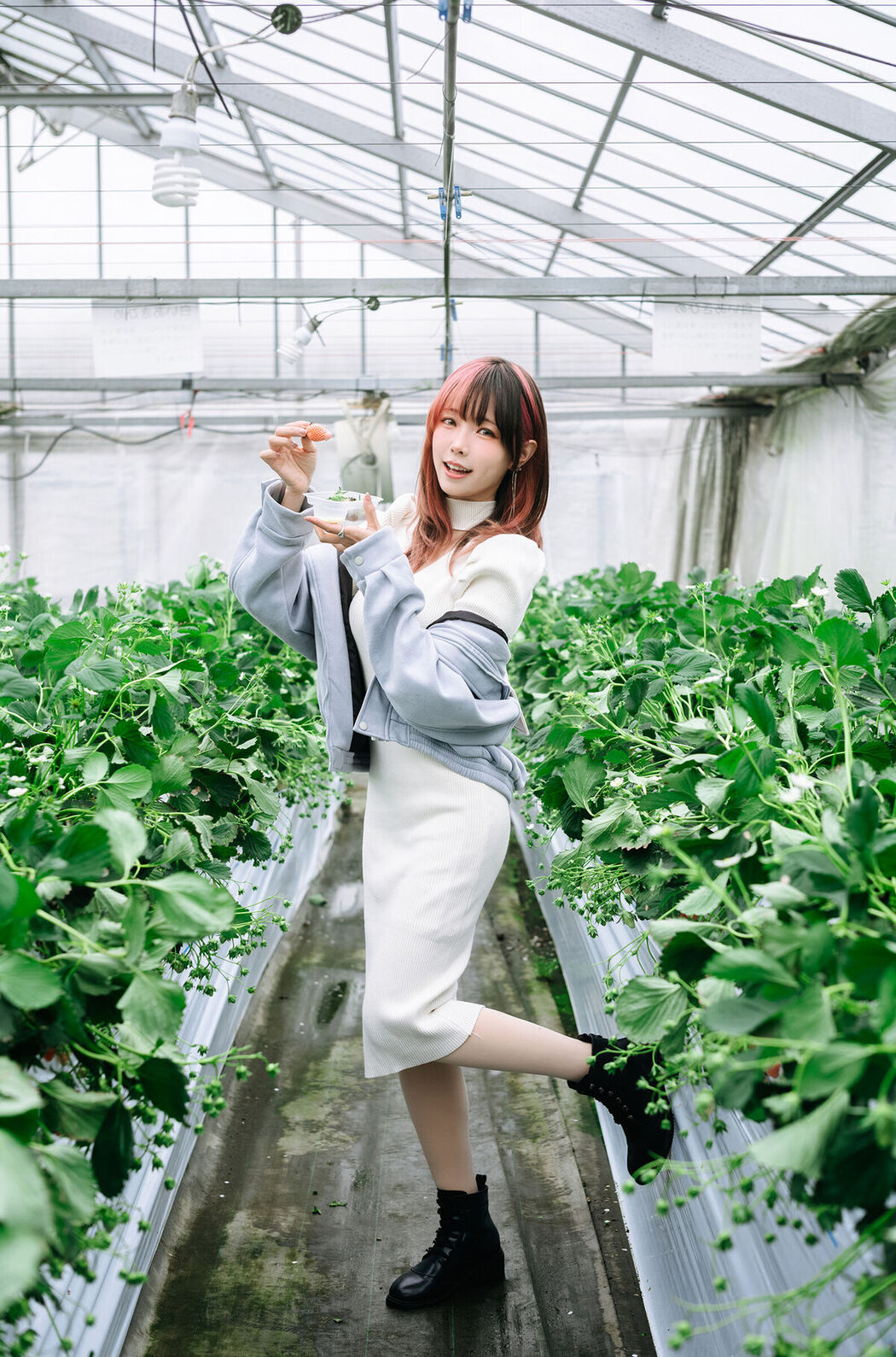 Coser@Ely_eee ElyEE子 – Strawberry Picking Date (35P – 2V)