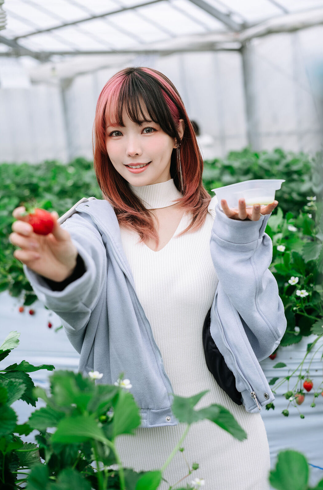 Coser@Ely_eee ElyEE子 – Strawberry Picking Date (35P – 2V)