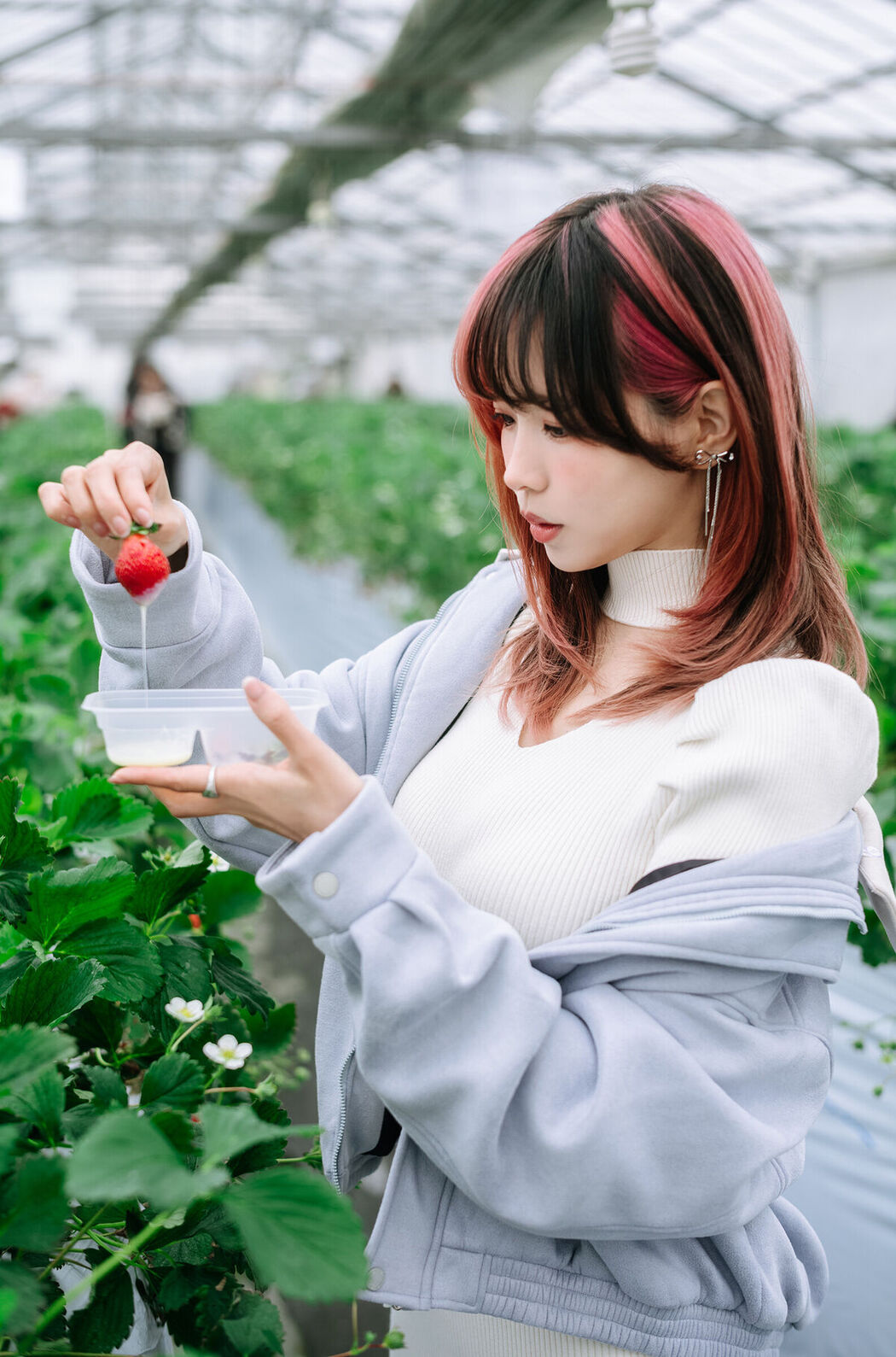 Coser@Ely_eee ElyEE子 – Strawberry Picking Date (35P – 2V)