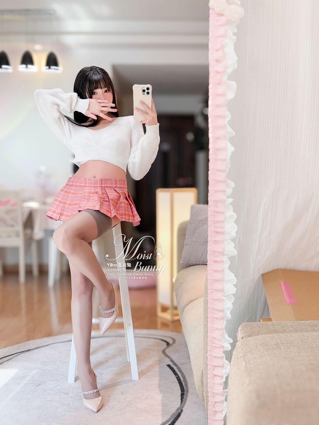 Coser@黏黏团子兔 – 情人节特辑 浪漫假日 (77P – 3V)