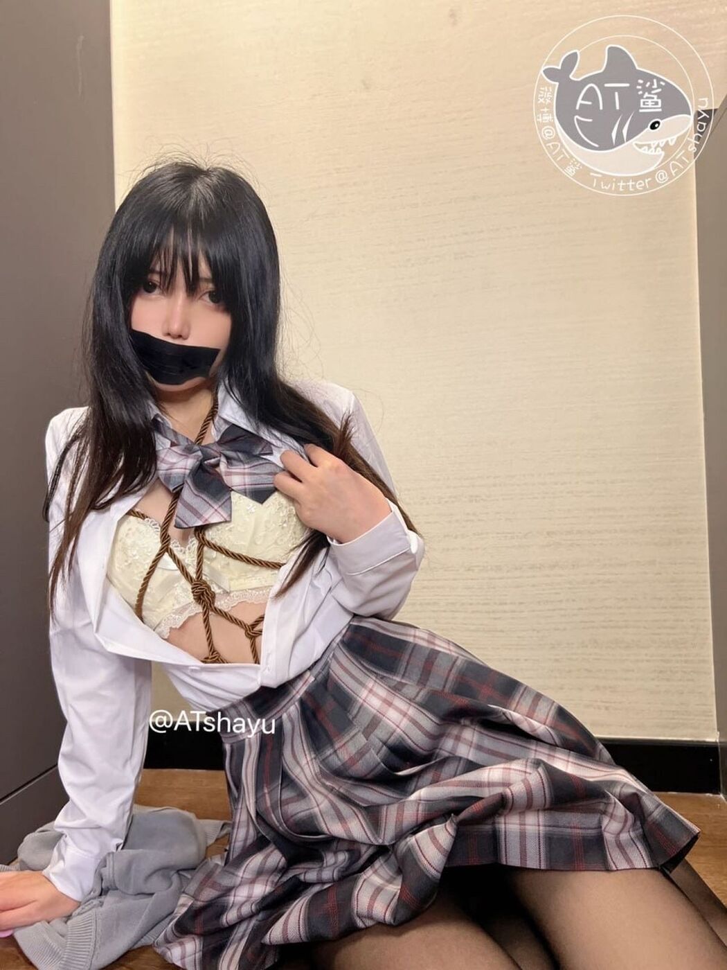 Coser@AT鲨 – 绑架女高中生 (61P – 1V)