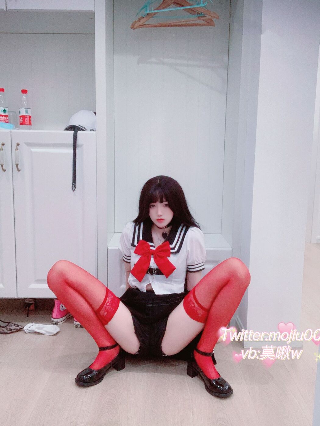 Coser@小青茗 &#8211; 露脸JK定制红色丝袜 (33P)