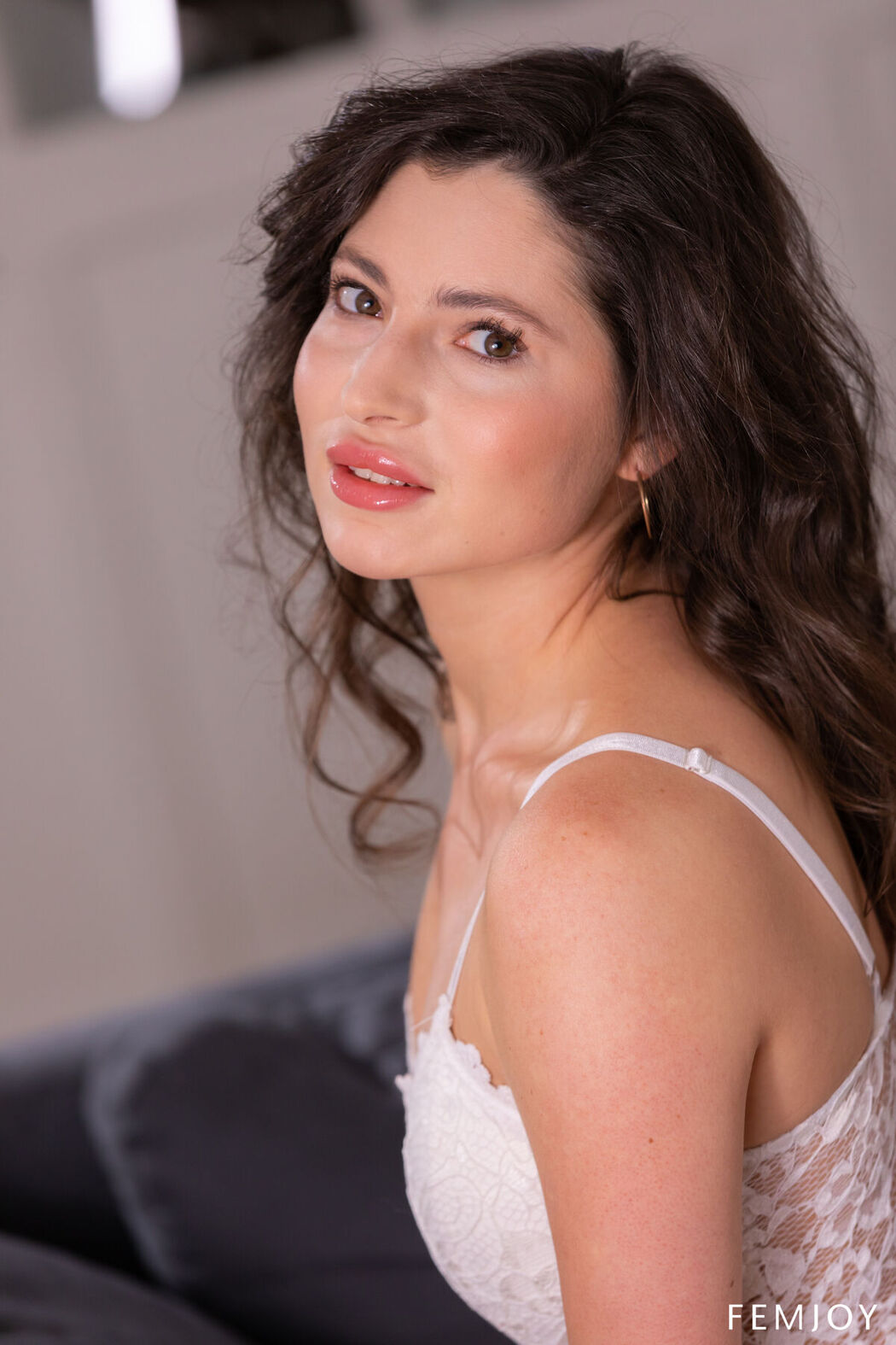 FemJoy Melina D – Sofa Chilling (60P)