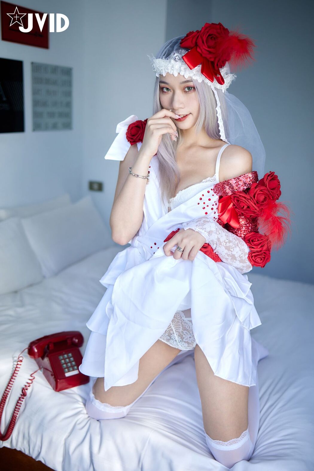 JVID Verna – 萬聖節鬼魅之月 第五人格調香師Verna性感解密 隱藏版影片 Part01 (55P – 1V)