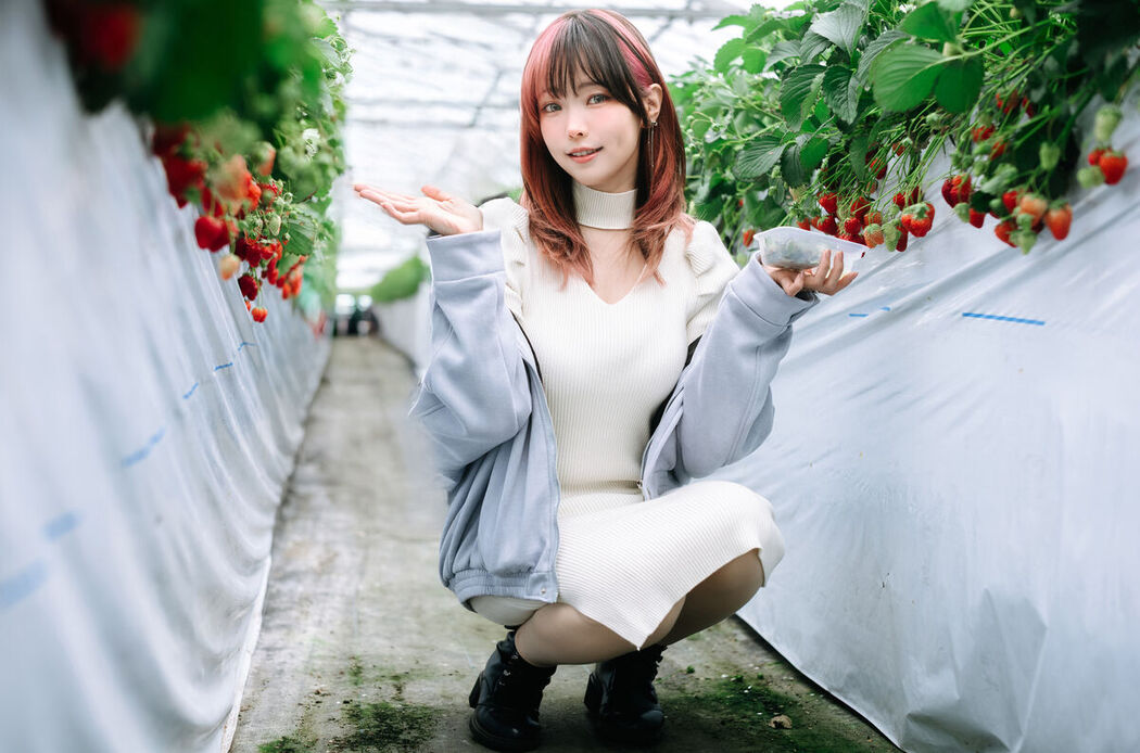Coser@Ely_eee ElyEE子 – Strawberry Picking Date (35P – 2V)