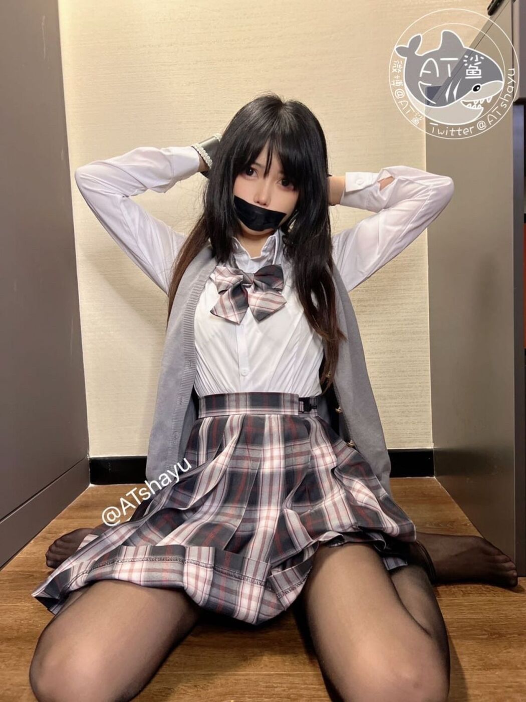 Coser@AT鲨 – 绑架女高中生 (61P – 1V)