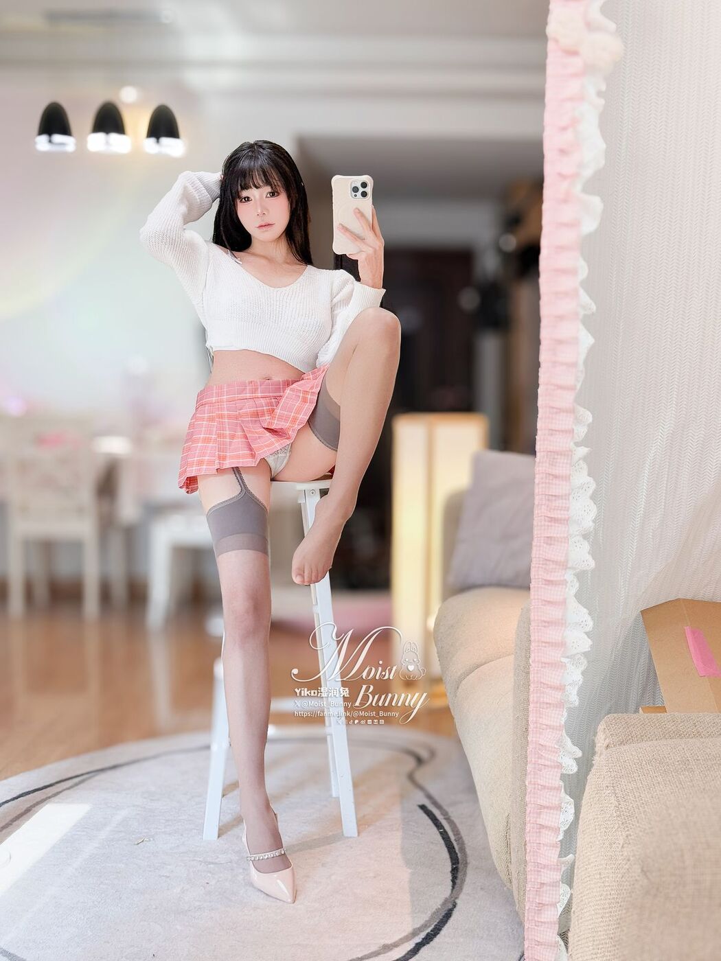 Coser@黏黏团子兔 – 情人节特辑 浪漫假日 (77P – 3V)