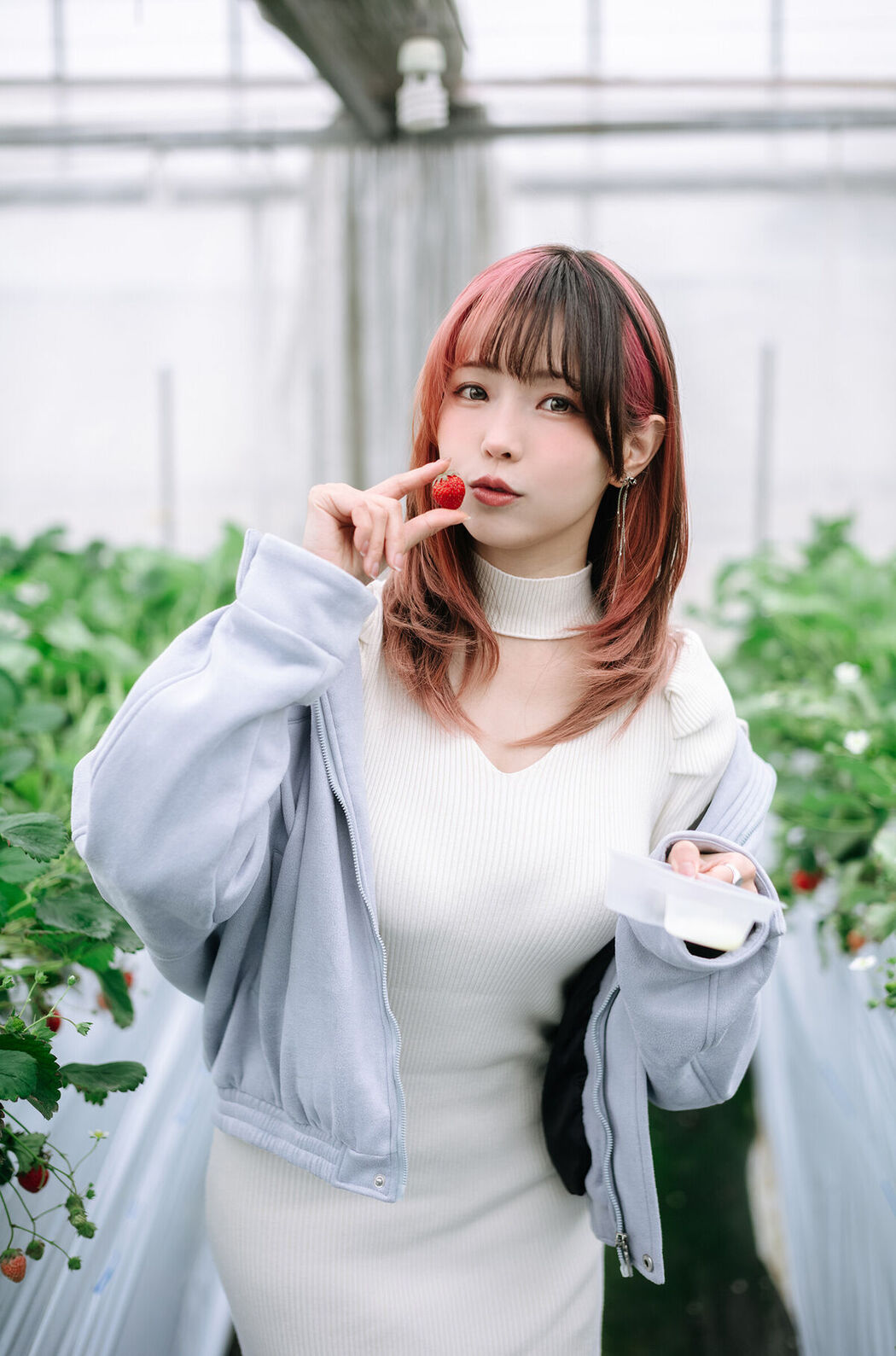 Coser@Ely_eee ElyEE子 – Strawberry Picking Date (35P – 2V)