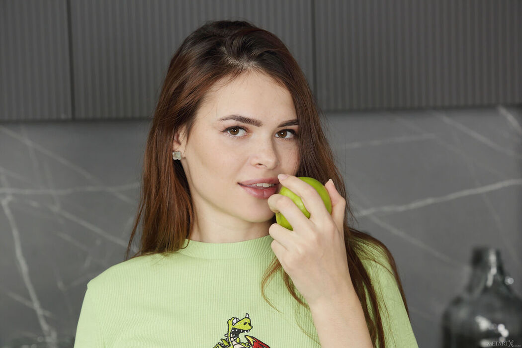 MetArtX Kinsley – Sweet Temptation Part1 (61P)