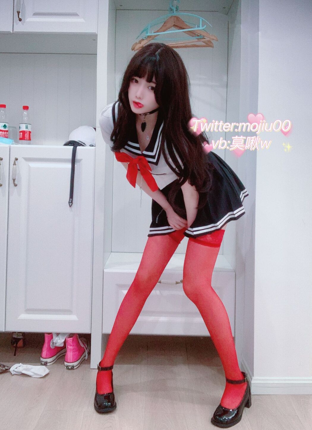 Coser@小青茗 – 露脸JK定制红色丝袜 (33P)