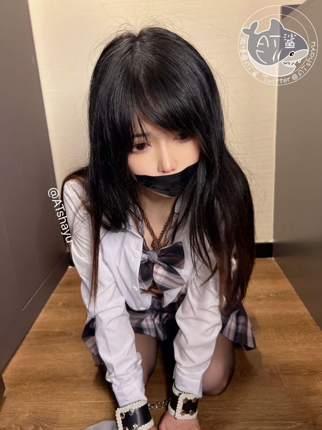 Coser@AT鲨 – 绑架女高中生 (61P – 1V)