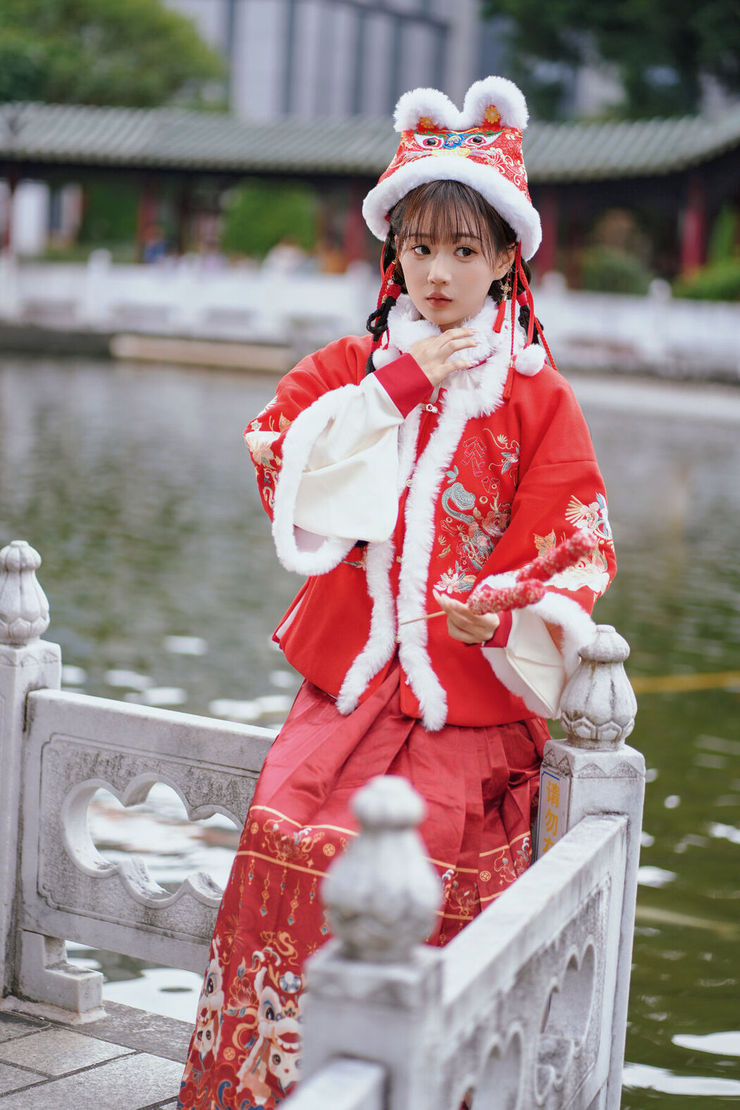 YiTuYu艺图语 Vol.8149 甜心小鹿 (27P)