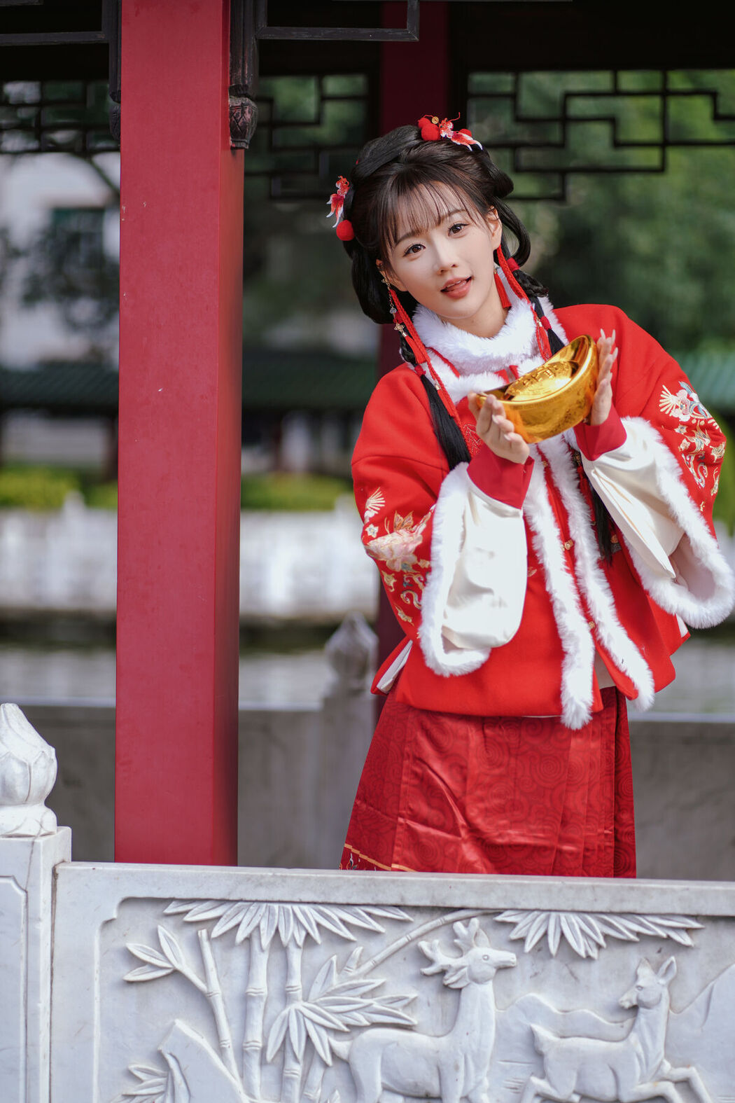 YiTuYu艺图语 Vol.8149 甜心小鹿 (27P)
