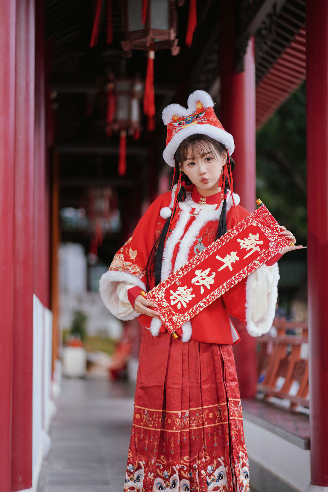 YiTuYu艺图语 Vol.8149 甜心小鹿 (27P)