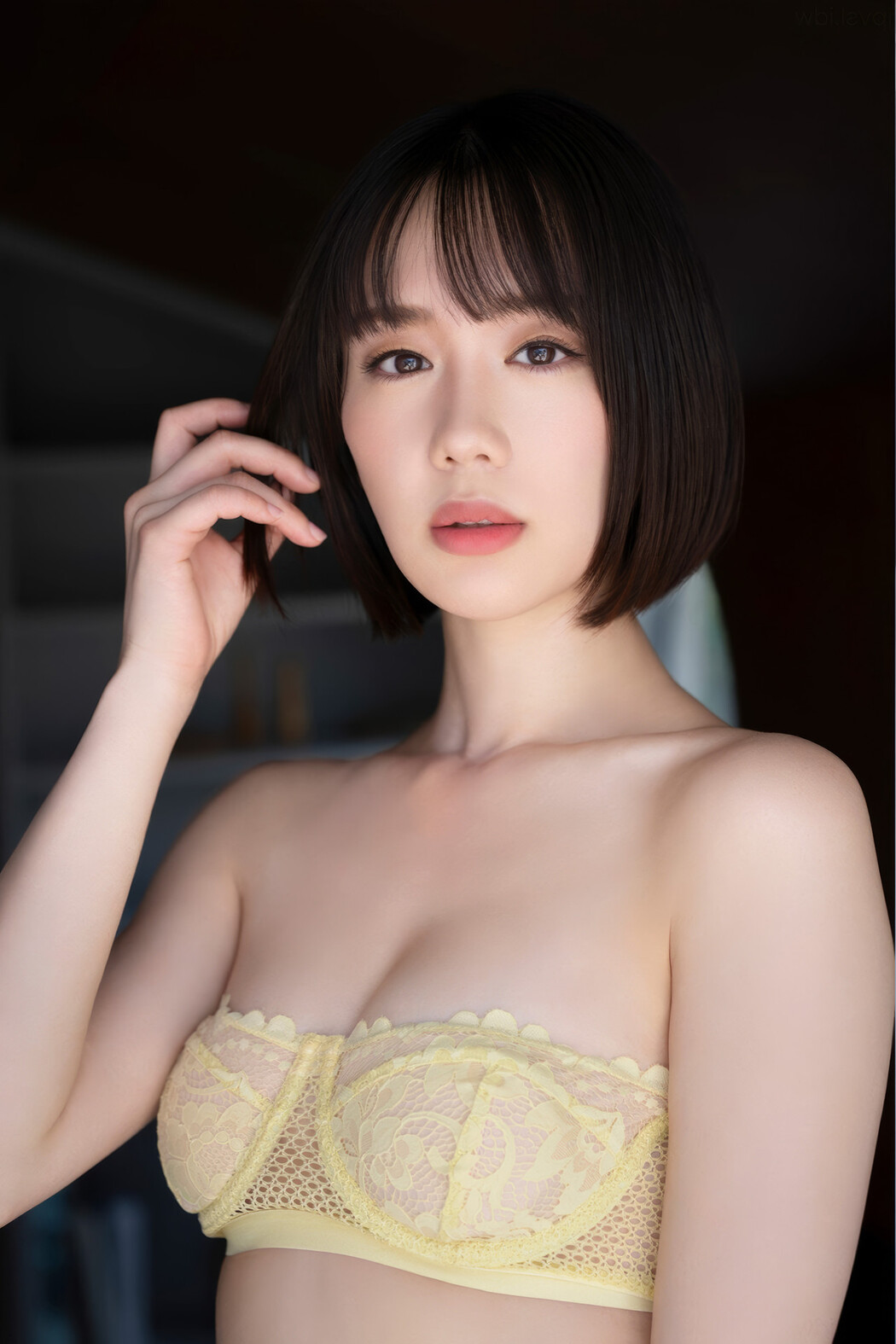 Yui Arata 新唯, FLASH フラッシュ アイドルワン ラウンドガールの艶美