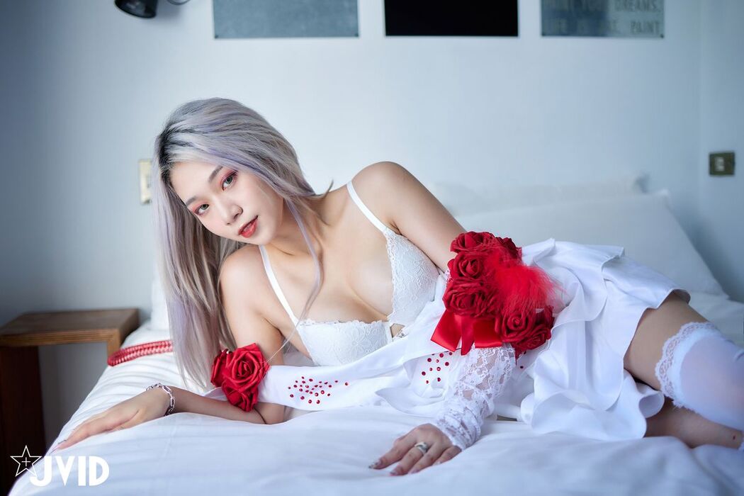 JVID Verna – 萬聖節鬼魅之月 第五人格調香師Verna性感解密 隱藏版影片 Part02 (55P)