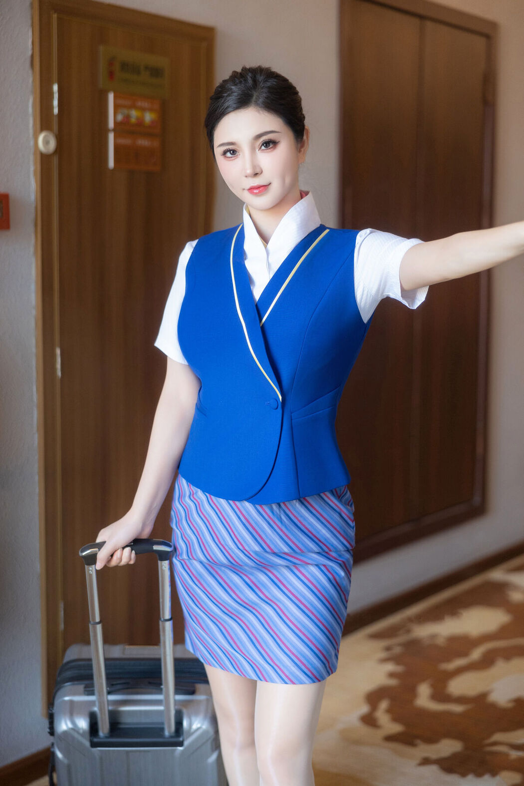 XR Uncensored Xiao Man Yao Yummy 小蛮妖Yummy – 秀人网模特 空姐制服 (81P)