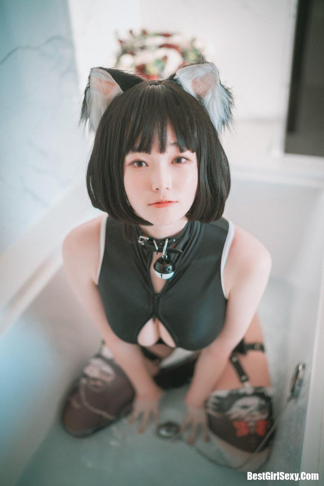 DJAWA Bambi Le chat déteste la douche