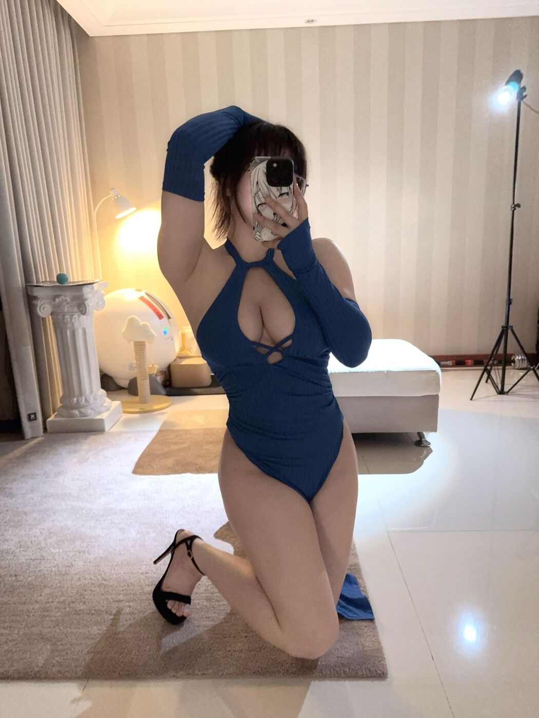Coser@皮皮奶可可爱了啦 – 蓝色旗袍 (18P – 1V)