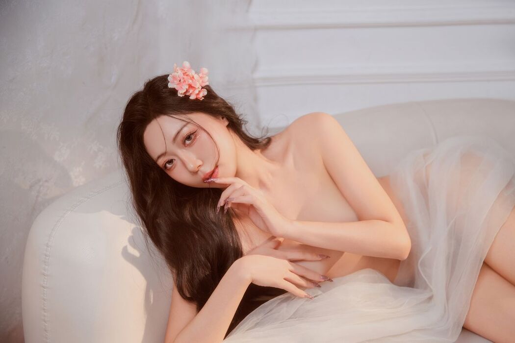 Coser@Money冷冷 – 仙女粉氛围感写真 (31P)