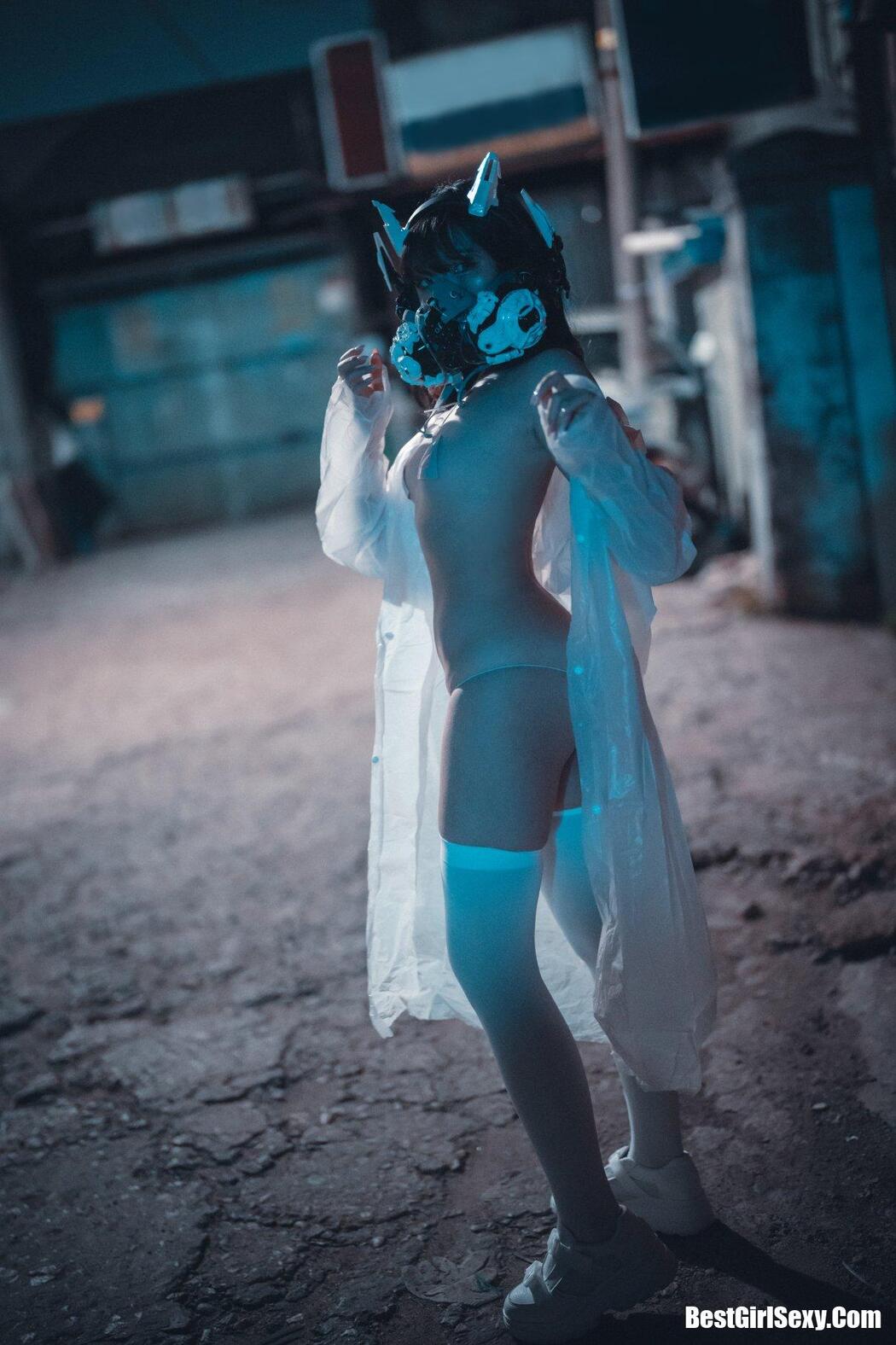 DJAWA Sonson (손손) Vagabundo de la Noche (Masked-girl in raincoat)